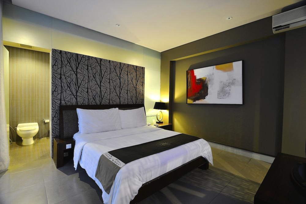 100 Sunset Kuta & Ballroom होटल