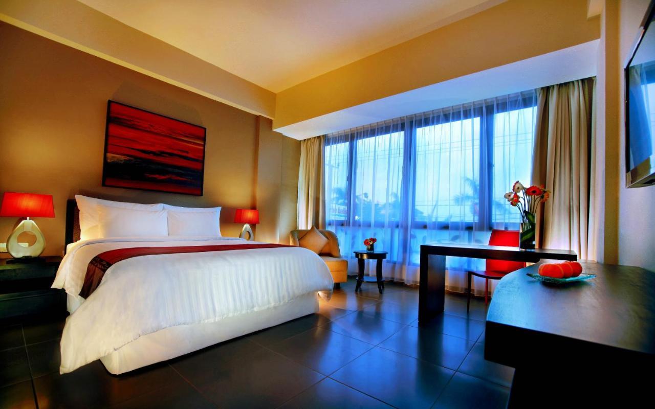 100 Sunset Kuta & Ballroom होटल