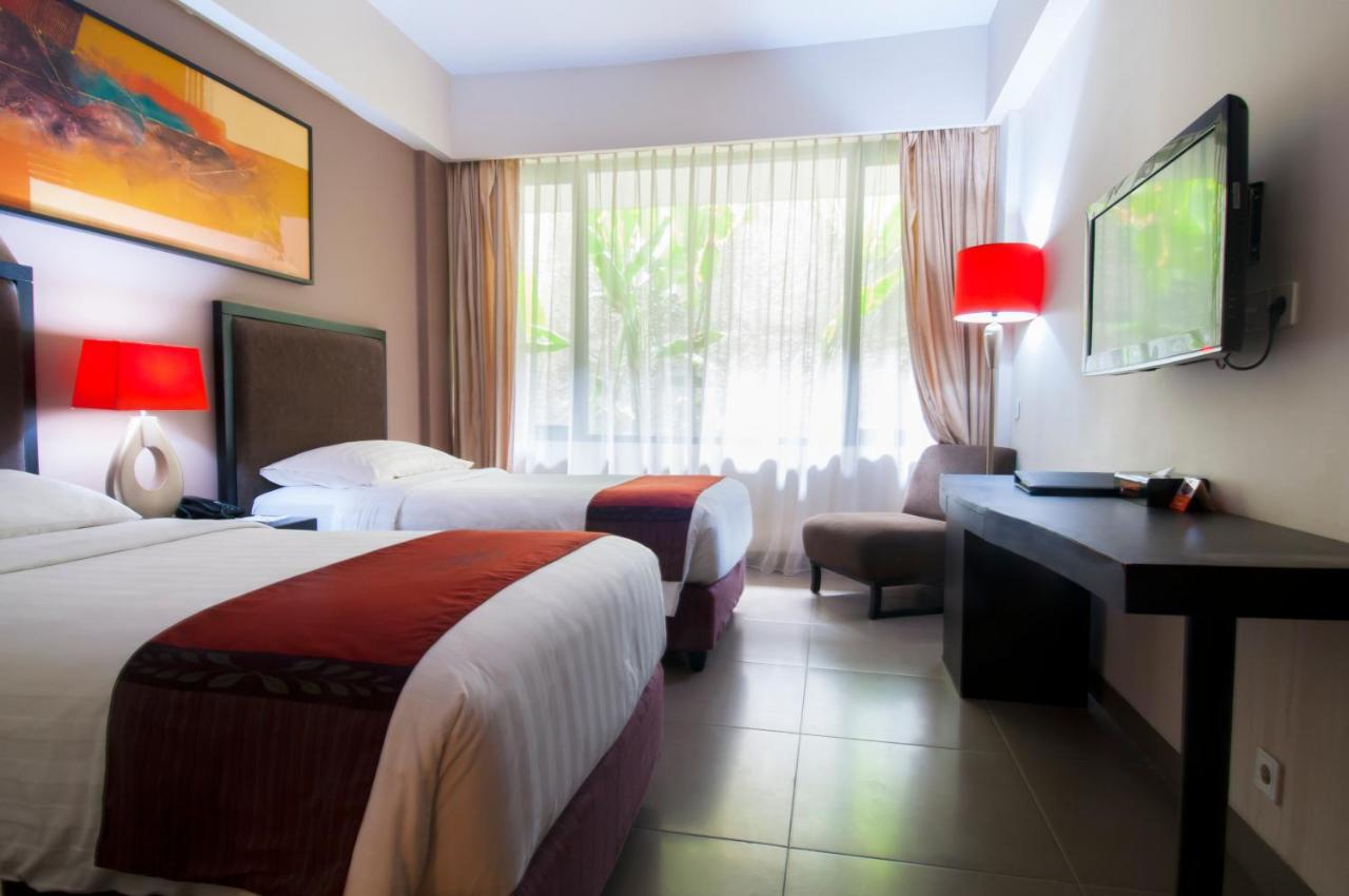 100 Sunset Kuta & Ballroom होटल Kuta (Bali)