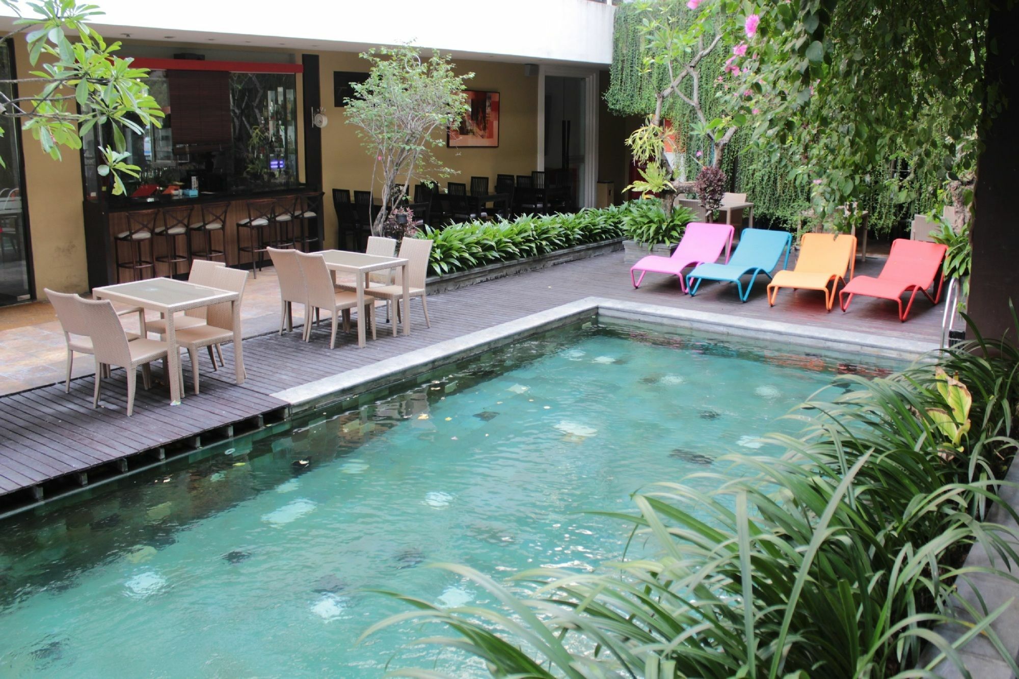 Hotel 100 Sunset Kuta & Ballroom Kuta Lombok